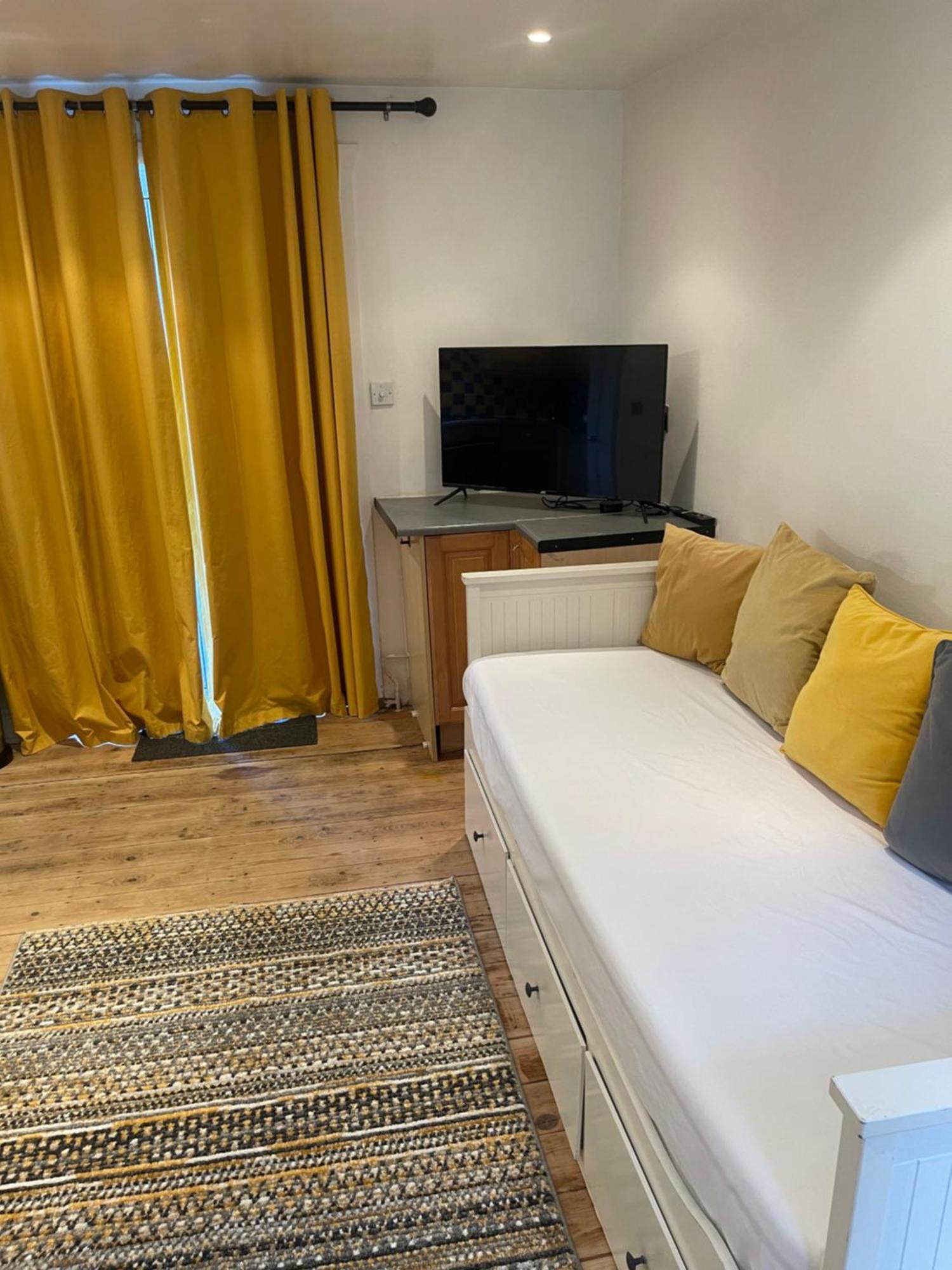 A Lovely One Bed Flat In North Финчли Екстериор снимка