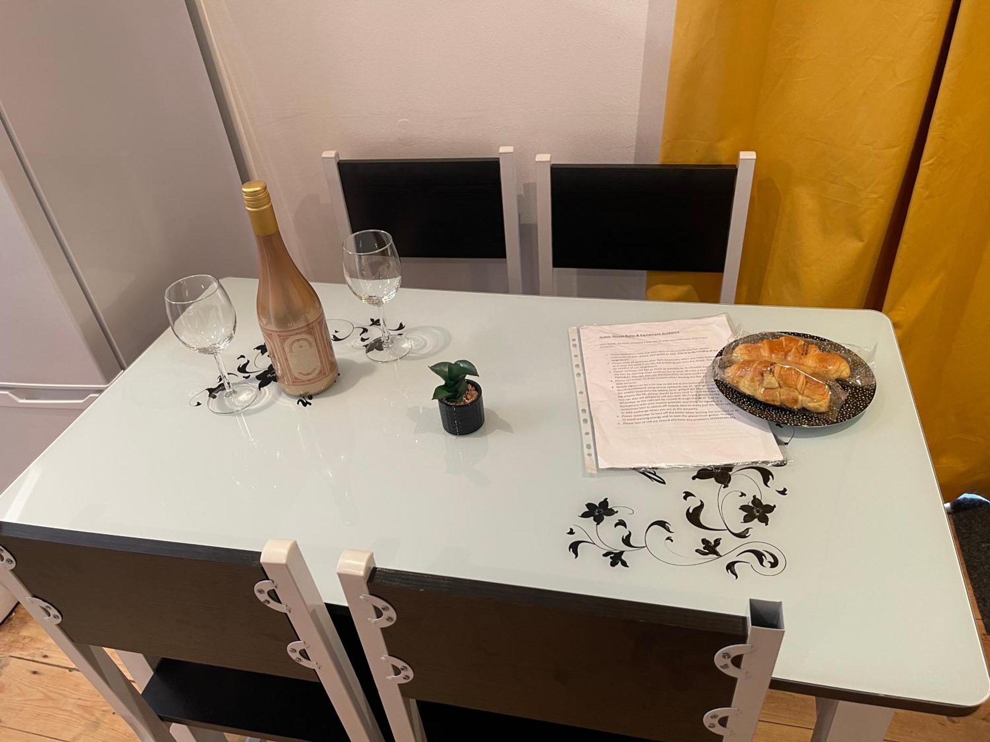 A Lovely One Bed Flat In North Финчли Екстериор снимка