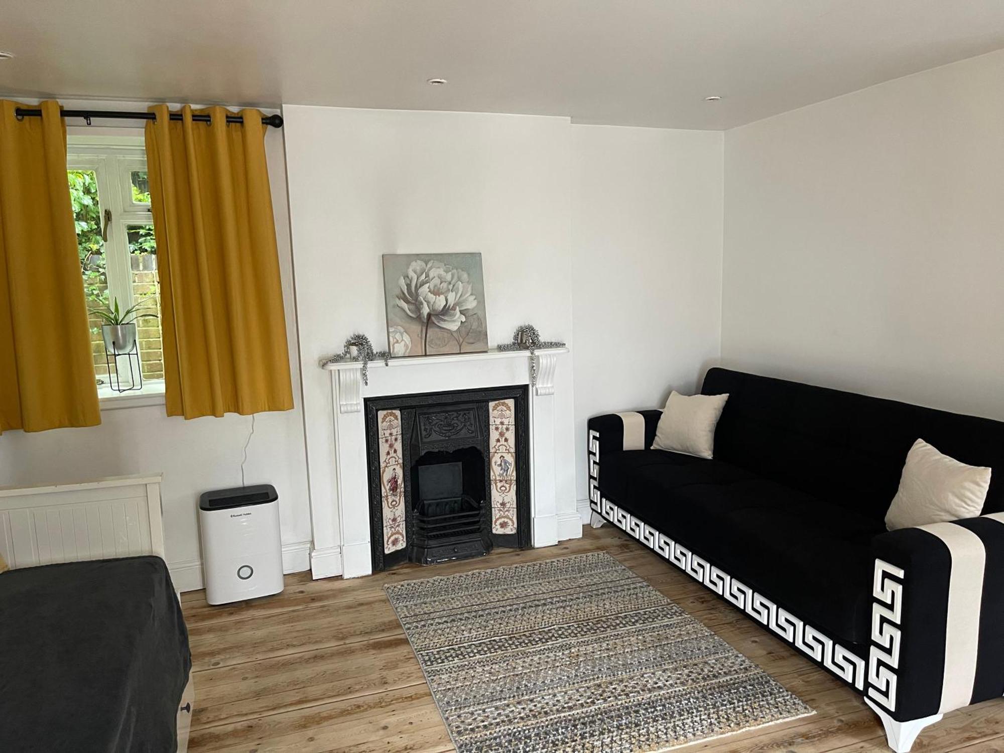 A Lovely One Bed Flat In North Финчли Екстериор снимка